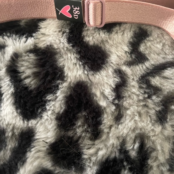 3 brand new Victoria secret push up perfect shape bras size 38D - Picture 7 of 10